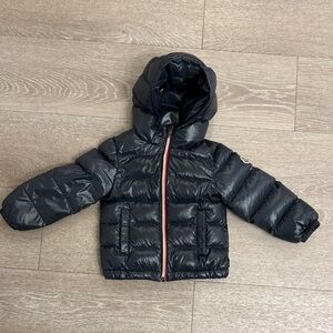 Moncler Kids Navy Blue Puffer Jacket with Red-Trim Zipper